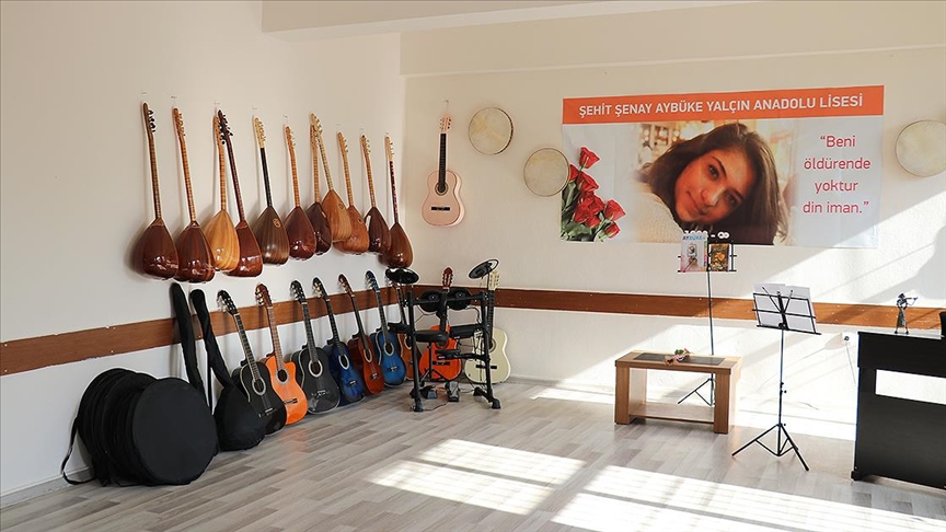 Şehit öğretmen Şenay Aybüke Yalçın görev yaptığı okulda anıldı