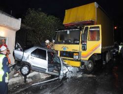 İzmir'de Trafik Kazası: 2 Polis Yaralandı