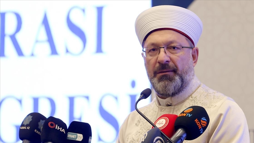 "Müslüman coğrafyalarda çıkan olumsuz örnekleri İslamla özdeşleştirmek vicdansızlık olur"