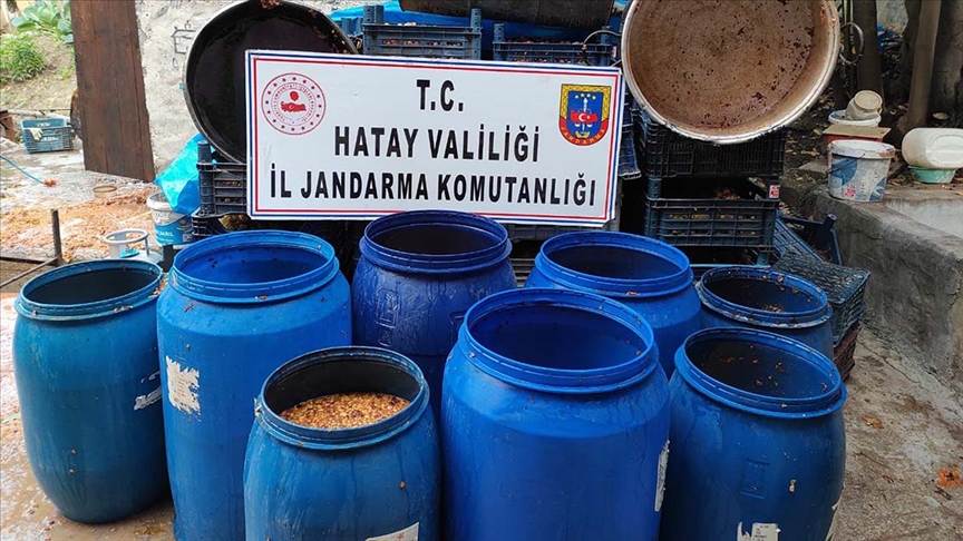 Hatay'da 2 bin 390 litre sahte içki ele geçirildi!