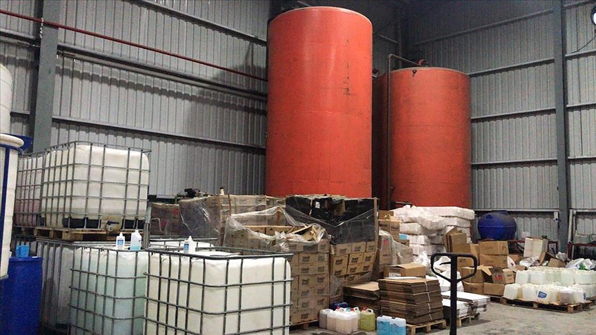 Emniyet, yılbaşı öncesi sahte içki üretenlere yönelik 'Zehir' operasyonu başlattı