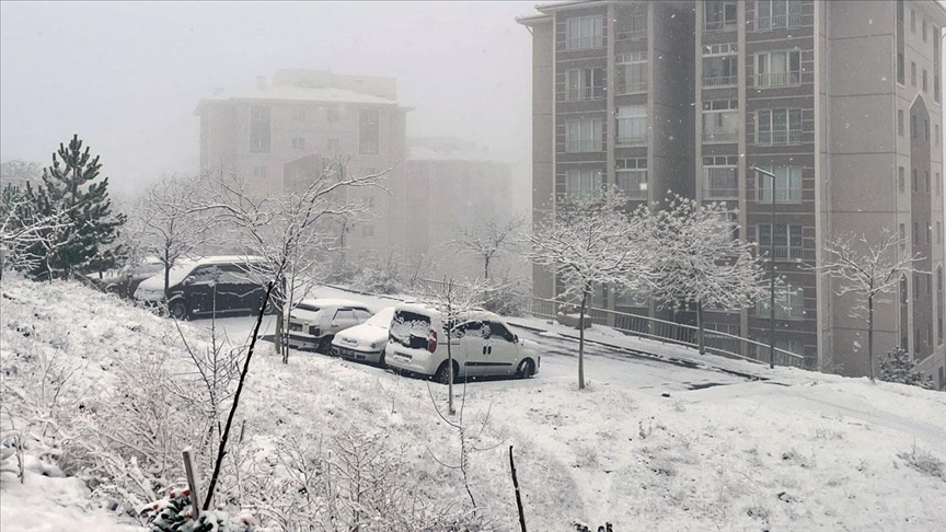Ankara'nın yüksek kesimlerinde kar etkili oldu