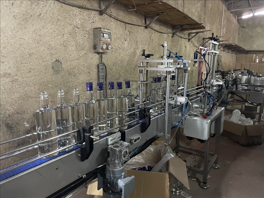 Kocaeli'de yaklaşık 3 TON sahte içki ele geçirildi