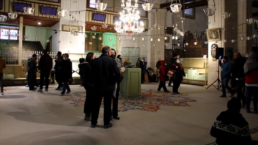 Mevlana Müzesi Şeb-i Arus töreni öncesi yerli ve yabancı ziyaretçilerle doldu