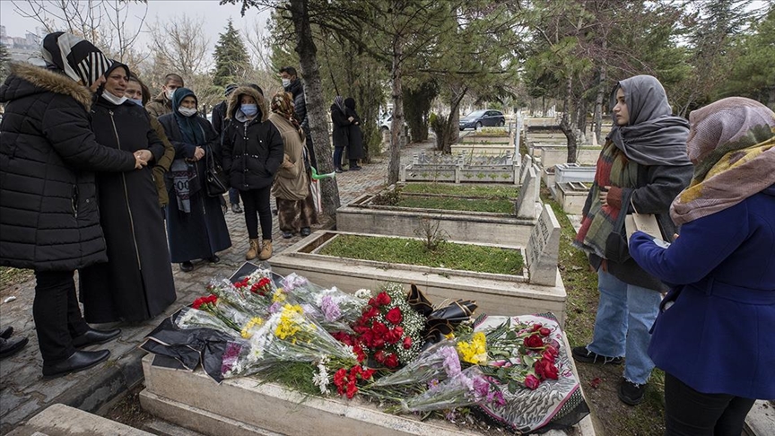 Başak Cengiz'i doğum gününde ailesi ve yakınları mezarı başında andı