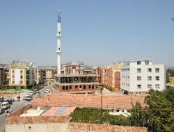Genelev Yanında İnşa Edilen Camide İlk Cuma Kılındı, Cemaat Tepkili