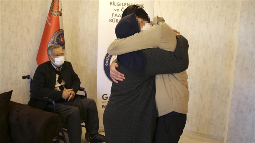 Polisin ikna çalışması sonucu teslim olan terörist Gaziantep'te ailesiyle buluşturuldu
