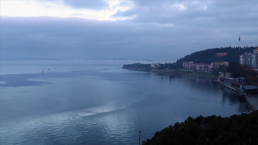 Çanakkale Boğazı yoğun sis nedeniyle transit gemi geçişlerine kapatıldı
