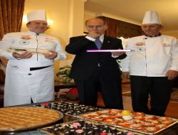 Bursalı Aşçılar, Zeytinin Baklavasını Yaptı, Sırada Patates Pastası Var