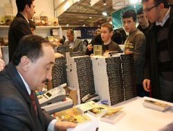 Yazar Kemal Arkun, Bursa 8. Kitap Fuarı'nda Okurları İle Buluştu