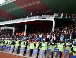 Diyarbakır'da Olaylarda 5'i Polis 8 Kişi Yaralandı!