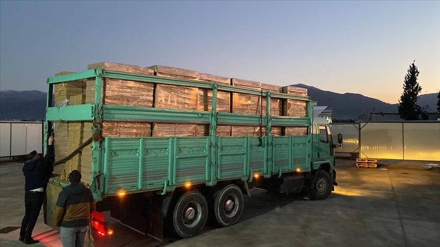 İzmir'de kaçak sigara fabrikasına yönelik operasyon / 18 Gözaltı