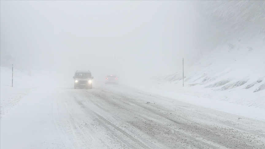 Van, Hakkari, Muş ve Bitlis'te 381 yerleşime ulaşım sağlanamıyor