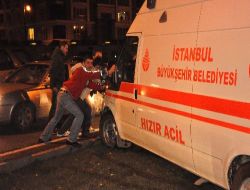 Yaralı Taşıyan Ambulans Çamura Battı, Ambulansı Vatandaşlar Kurtardı