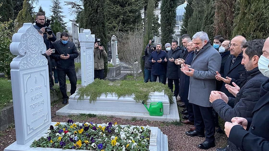 Eski İBB Başkanı Kadir Topbaş, kabri başında anıldı