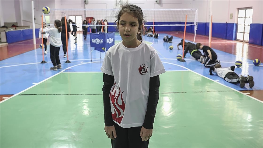 Merasim Sokak'taki saldırıda gözlerini kaybeden Buse okul 3. oldu