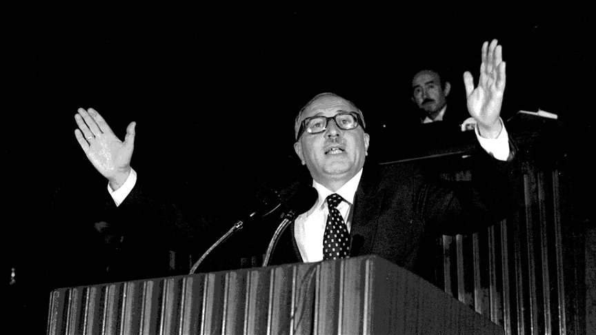 Türk Siyasetinin 'Erbakan Hoca'sı vefatının 11'inci yılında anılıyor