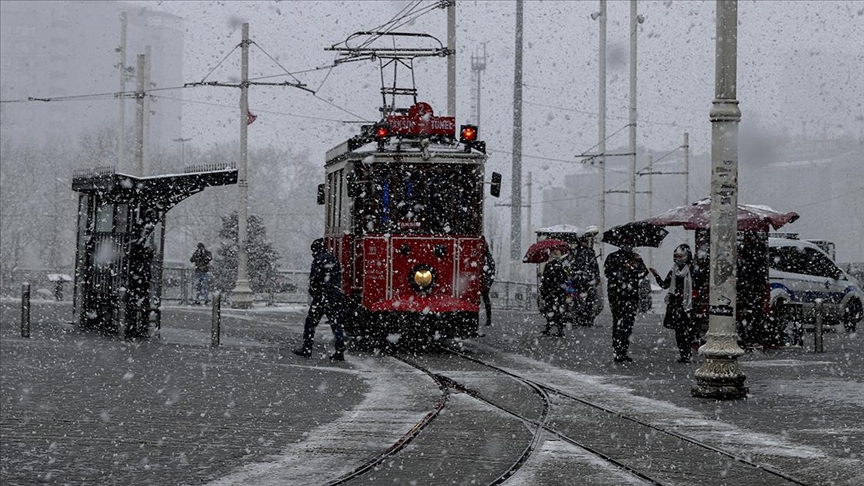 İstanbul'da kar yağışı etkili oluyor