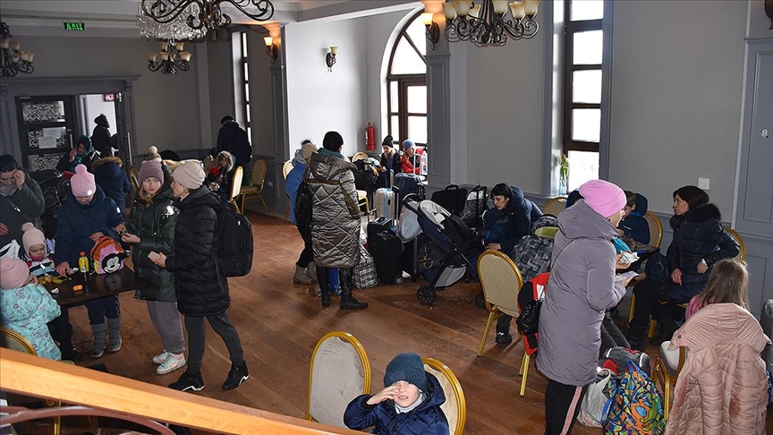 Romanya-Ukrayna sınırındaki kar yağışı savaş mağdurlarının geçişini zorlaştırıyor