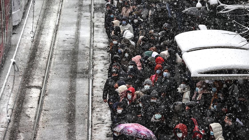 İstanbul’da kar yağışı etkisini sürdürüyor
