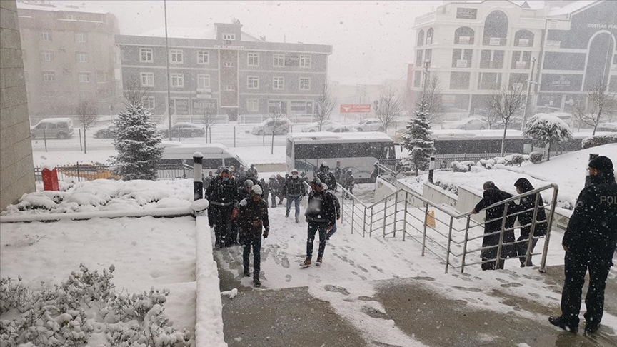 Kocaeli merkezli "usulsüz engelli raporu" operasyonunda yakalanan 67 şüpheli adliyede