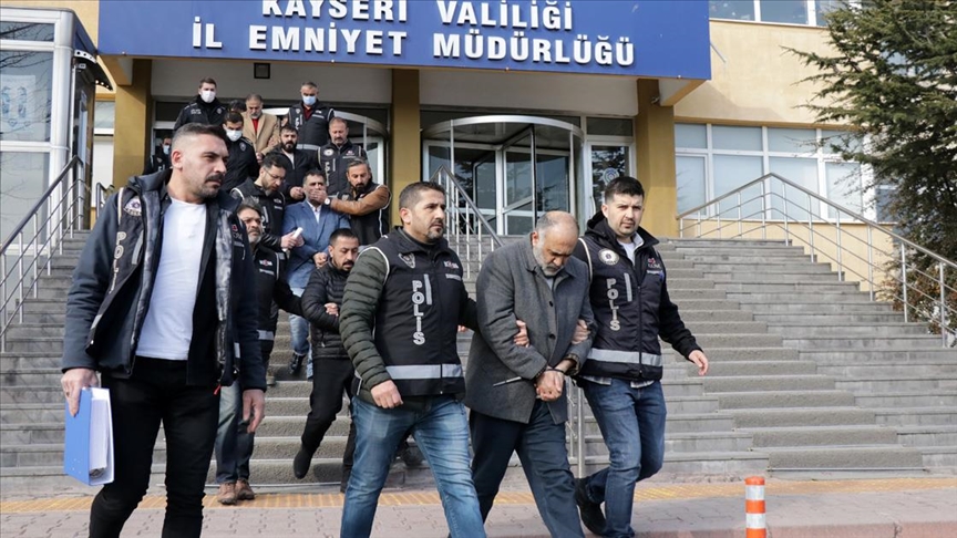 Kayseri merkezli "silahlı organize suç örgütü" operasyonunda 25 şüpheli adliyede