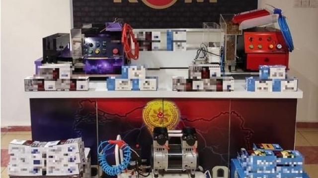 Erzincan'da kaçak sigara imal edip piyasaya süren kişi yakalandı