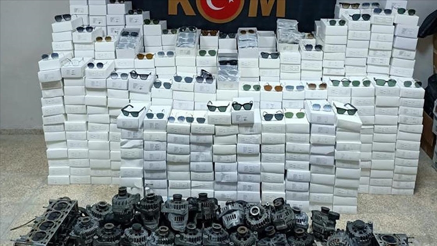 FLAŞ / Polisten akaryakıt istasyonunda gümrük kaçağı sevkiyatına suçüstü