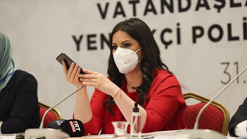 Erdoğan, AK Parti'de Romanlara yönelik çalıştayda katılımcılara telefonda seslendi