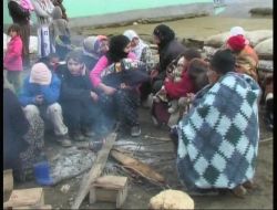 Yollardaki Araçlar Yüzünden Ambulanslar Depremde Yaralananlara Güçlükle Ulaşıyor!
