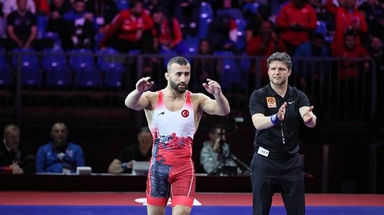 Milli Güreşçi Burhan Akbudak Avrupa Üçüncüsü Oldu