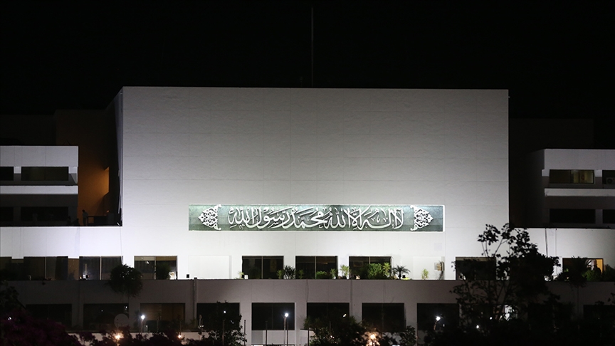 Pakistan'da İmran Han hükümeti düştü!