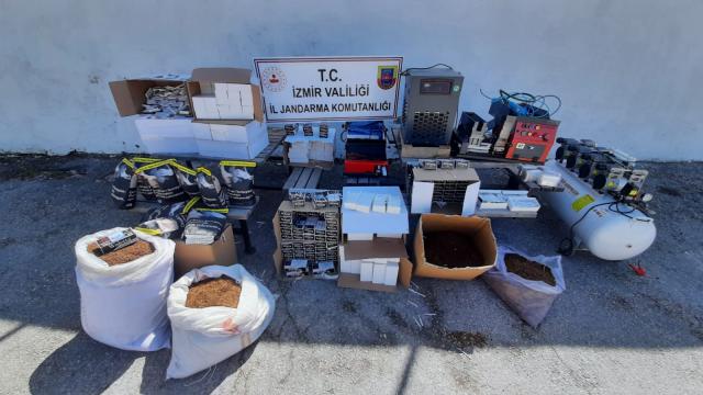 İzmir'de kaçak sigara operasyonunda 2 kişi yakalandı