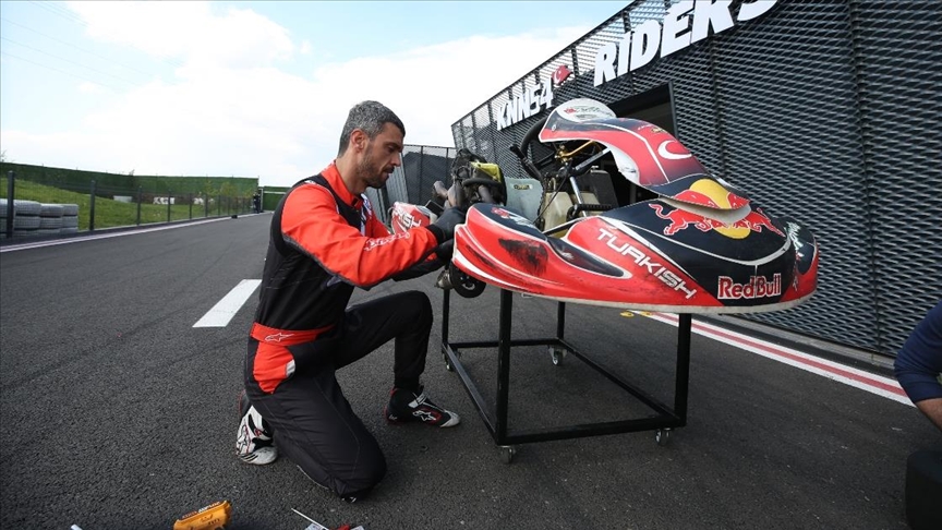 Sofuoğlu, milli motosikletçileri sezon şampiyonluğuna hazırlıyor