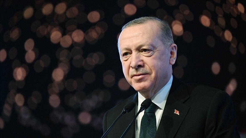 Erdoğan'dan Suudi Arabistan'daki ezan yarışması birincisi Muhsin Kara'ya tebrik