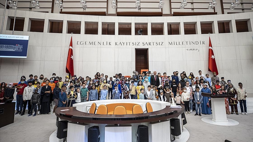 Dünya çocukları TBMM'de..