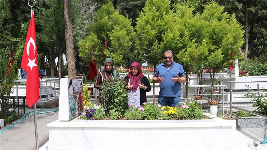 'Şehitliklerde hüzünlü bayram arifesi'