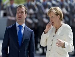 Merkel'den Rusya'nın Yeni Güvenlik Anlaşması Önerisine Yeşil Işık