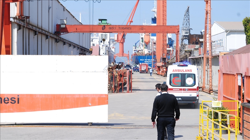 Tuzla'da tersanede 4 işçi karbondioksitten zehirlendi