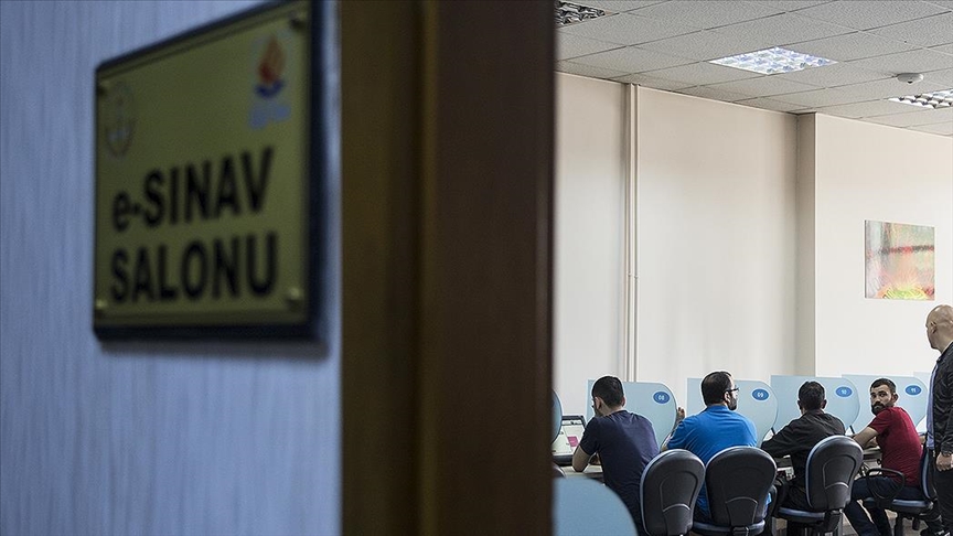 Ehliyet sınavındaki soruların yüzde 10'u animasyonlu sorulardan oluşuyor