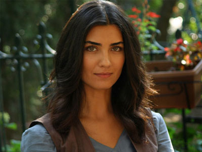 TUBA BÜYÜKÜSTÜN ŞARKI SÖYLEDİ!