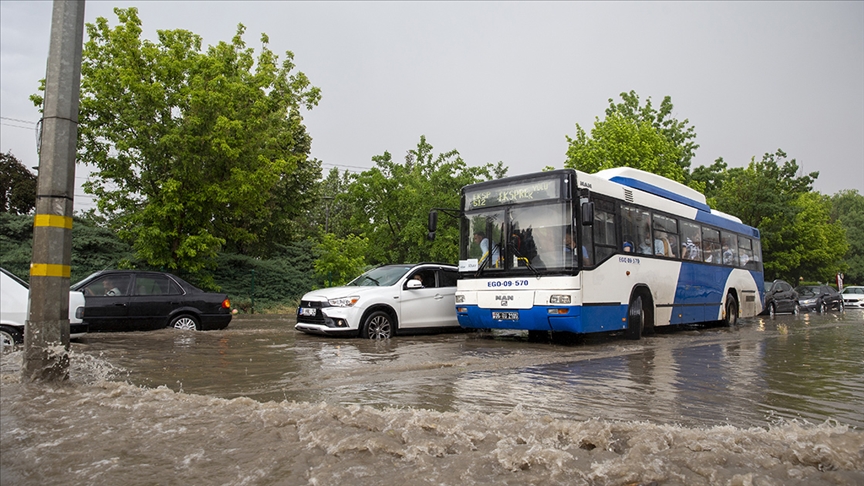 Başkentte sağanak ve dolu etkili oluyor
