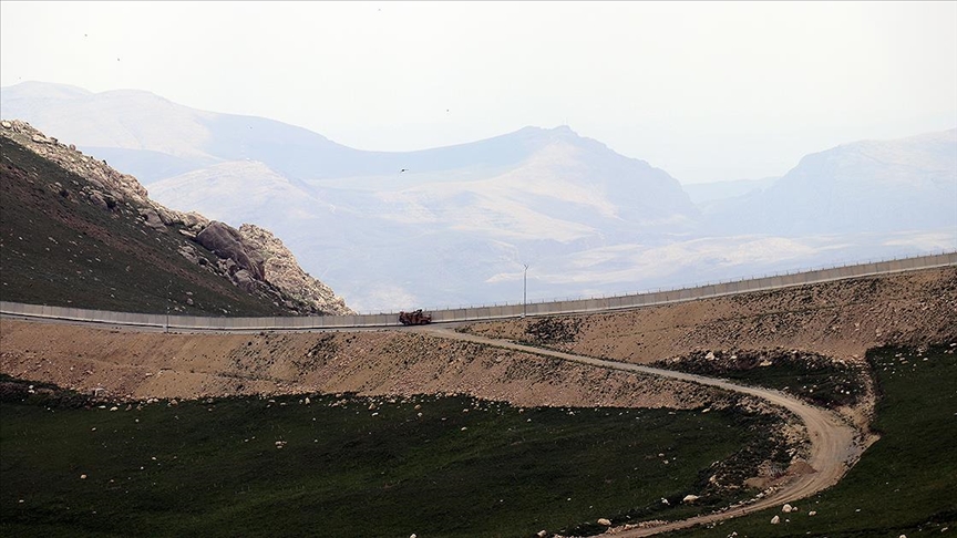Türkiye-İran sınırı kamera ve sismik sensörlerle gece gündüz gözetleniyor