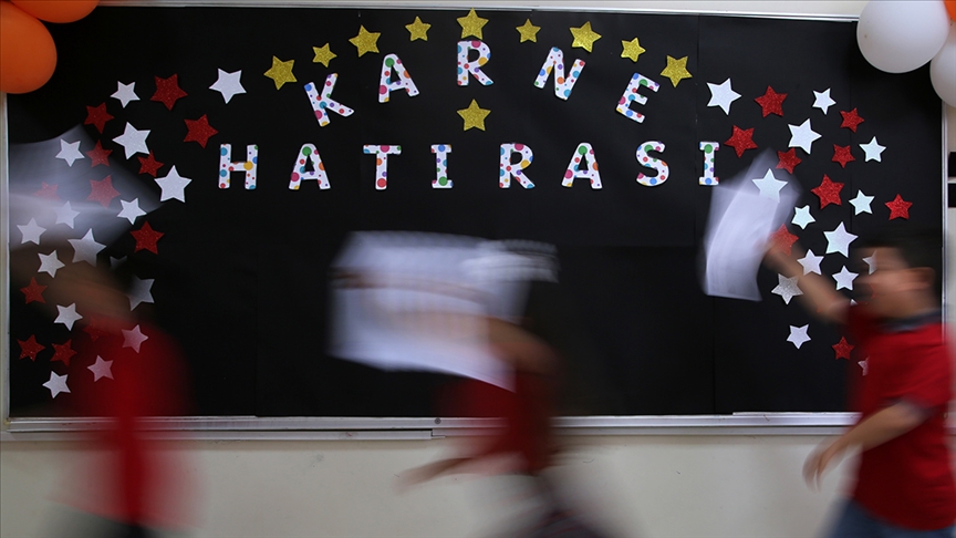 Yaklaşık 18 MİLYON ÖĞRENCİ karne alarak yaz tatiline giriyor