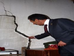 Kerpiç Evlerde Ölümü Bekliyorlar..
