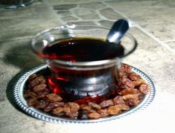 Saruhanlı'da Çay Şeker Yerine Üzümle İçiliyor!
