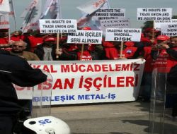 Birleşik Metal İş'e Üye Olmak İsteyen Alman Firmasının İşçileri Konsolosluk Önünde Eylem Düzenledi
