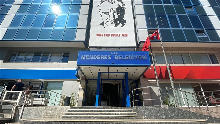 İzmir Menderes Belediye Başkanı Mustafa Kayalar gözaltına alındı