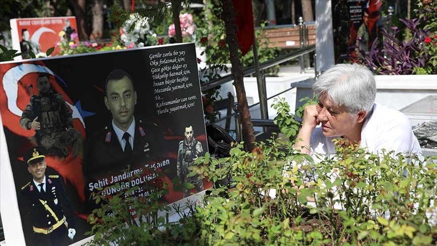 Şehit çocuklarıyla bayramlaştılar