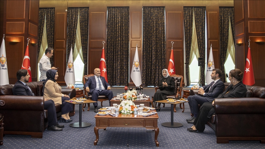 Siyasi partilerde bayramlaşma ziyaretleri